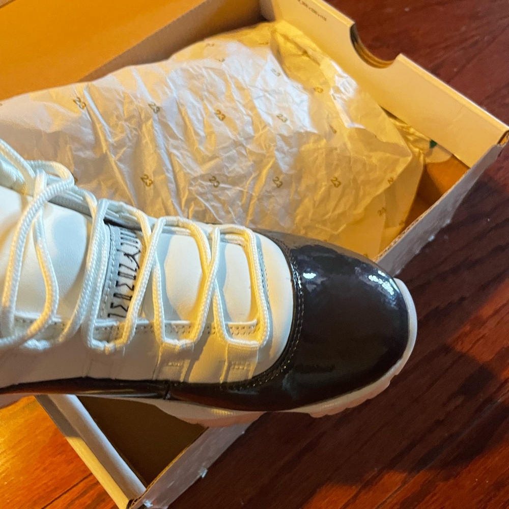 Authentic Girls Air Jordan 11 Retro Concord Sneakers size 6.5y - Picture 4 of 7
